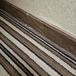Super 8 by Wyndham Plattsburgh - Room not vacuumed