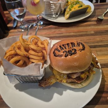 Tavern 292 - American Near Me - Fairfield, New Jersey