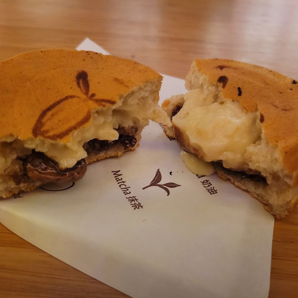 Wheelcake Island - Vanilla & Chocolate Custard - Desserts Near Me - London, XGL
