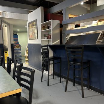 Fultano's Pizza - Interior - Pizza Near Me - Cannon Beach, Oregon