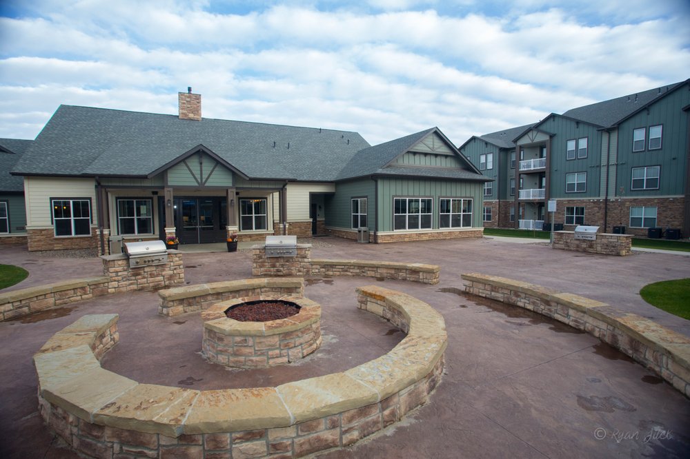 SIERRA RIDGE APARTMENT HOMES State Ave N & 21st St W, Dickinson