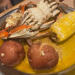 Storming Crab - 1lb Blue Crab Side Garlic Butter 1 Corn 3Piece 3 Red Potatoes