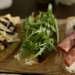Hive 435 Tap House - Bruschettas