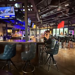 Bar Louie - Orlando Gateway - Bar area