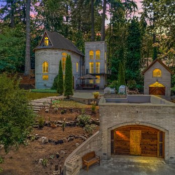 John R McGilligan - Real Broker - One of the incredible homes here in Eugene that looks like a Castle. - Real Estate Agents Near Me - Eugene, Oregon John R McGilligan - Real Broker - One of the incredible homes here in Eugene that looks like a Castle. - Real Estate Agents Near Me - Eugene, Oregon