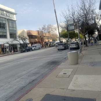 Randy's Donuts - Street parking is terrible during the day. Unless your here super early - Donuts Near Me - Pasadena, California