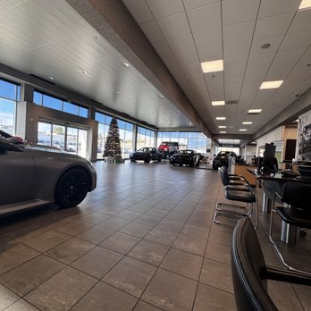 Peter Pan BMW - Inside the sales office - Car Dealers Near Me - San Mateo, California
