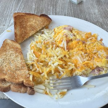 Daylight Donuts - Ham and cheese omelette and hash browns - Donuts Near Me - Breckenridge, Colorado