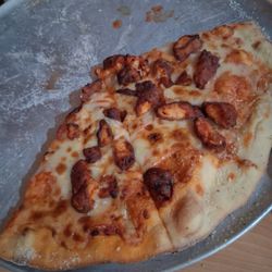 Windsor Inn - Hot wing pizza with mild sauce