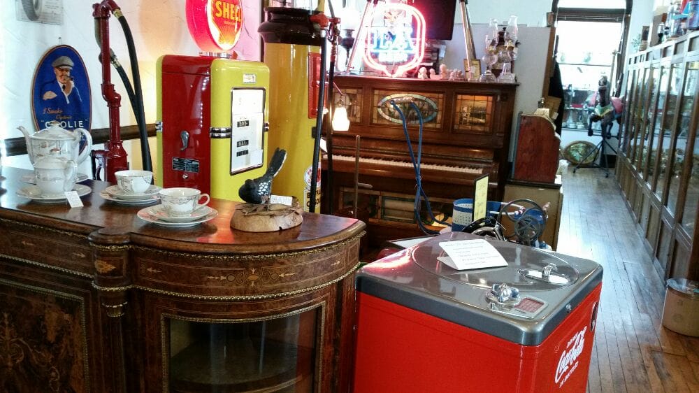 POST OFFICE ANTIQUE MALL Updated September 2024 340 Island Highway