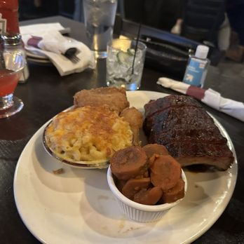 Bailey's Smokehouse - New City - BBQ sampler for one (ribs, fried chicken, mac and cheese, bourbon glazed carrots) - Pubs Near Me - New City, New York