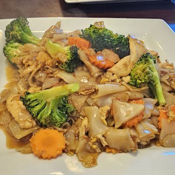 BUA Thai - Pad See Ew $17 - Thai Near Me - Lake Stevens, Washington