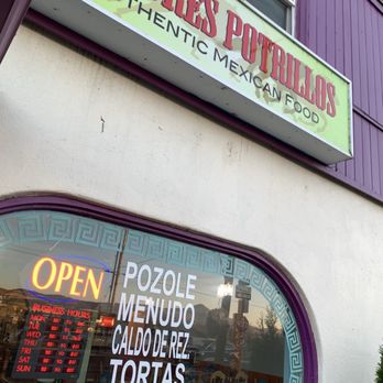 Los Tres Potrillos - The signage at the front of the restaurant. - Mexican Near Me - Phoenix, Oregon