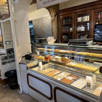 Confeitaria Nacional - Bakeries Near Me - Lisbon, 11 Confeitaria Nacional - Bakeries Near Me - Lisbon, 11