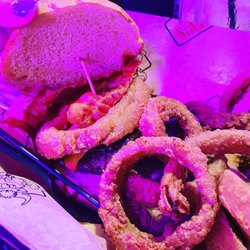 Bully's Pub & Grill