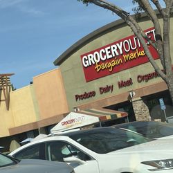 Grocery Outlet - View of the outside.