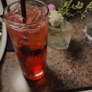 Everett's - Berry Spritzer - Wine Bars Near Me - Wasilla, Alaska
