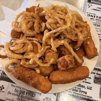 Oak Creek Diner - Sampler - American Near Me - Oak Creek, Wisconsin
