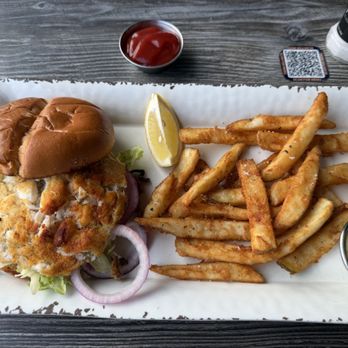 JohnnyLukes KitchenBar - Crab cake sandwich - New American Near Me - Wilmington, North Carolina