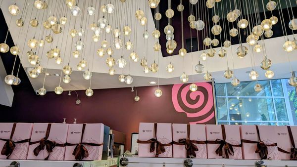 Sweet Hut Bakery & Cafe by null