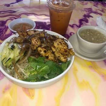 Que Huong Restaurant - Chicken vermicelli bowl - Vietnamese Near Me - Phoenix, Arizona