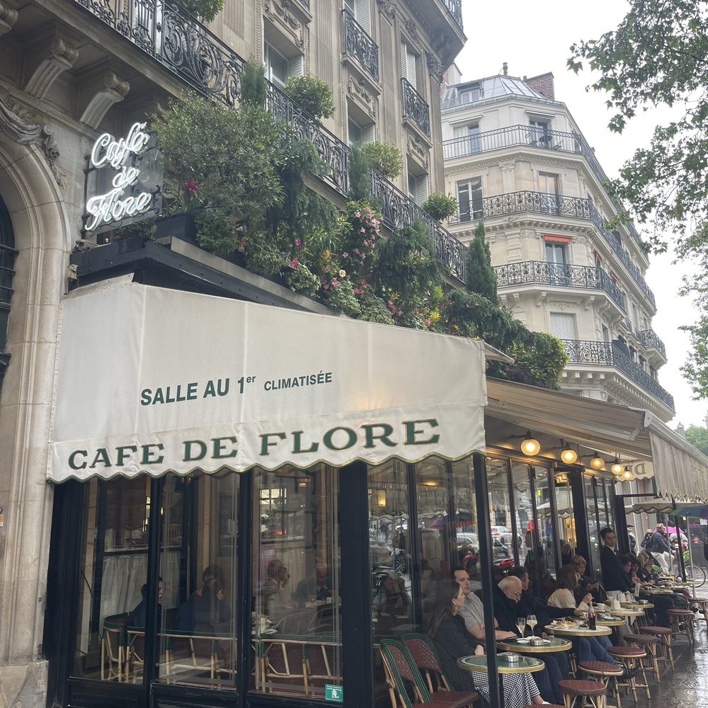 À l'extérieur du restaurant À l'extérieur du restaurant