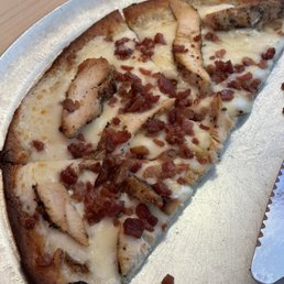 Gluten free chicken bacon ranch pizza Gluten free chicken bacon ranch pizza