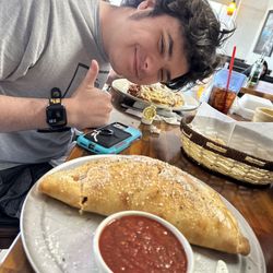 Giovannis table - Supreme stromboli
