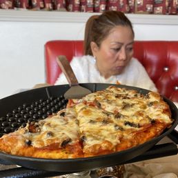 My wife loves the pizza! My wife loves the pizza!