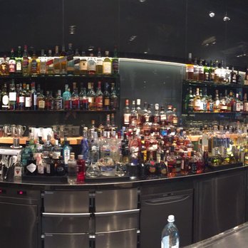 Lufthansa First Class Lounge - Great collection of single malts! - Airport Lounges Near Me