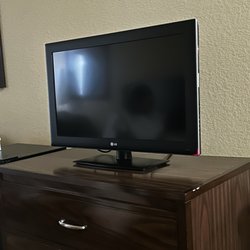 Holiday Inn Denver-Parker-E470/Parker Rd - Small TV's my home monitors is bigger