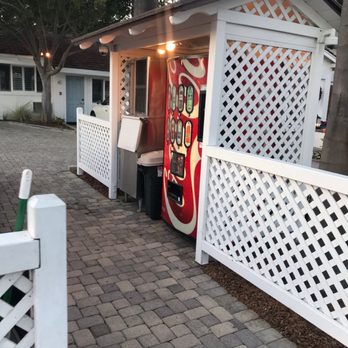 Marina Beach Motel - Vending machine - Hotels Near Me - Santa Barbara, California