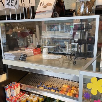 Leonidas Chocolate Cafe - Empty pastry case at 8:20am. - Chocolatiers & Shops Near Me - Northbrook, Illinois Leonidas Chocolate Cafe - Empty pastry case at 8:20am. - Chocolatiers & Shops Near Me - Northbrook, Illinois