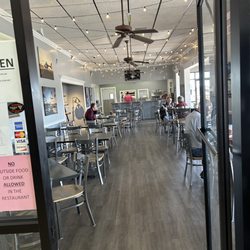 Simply Suzanne's Cafe - Dining room
