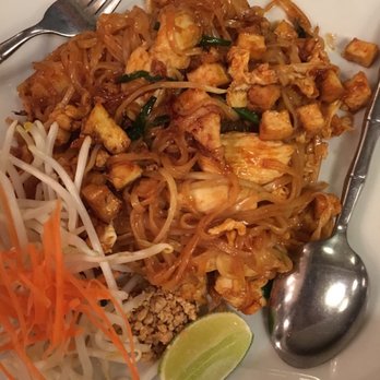Spice I Am - Phat Thai with chicken - Thai Near Me - Alameda, California Spice I Am - Phat Thai with chicken - Thai Near Me - Alameda, California