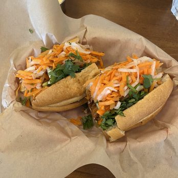Le Bleu - Spicy Chicken Banh mi - Vietnamese Near Me - Austin, Texas