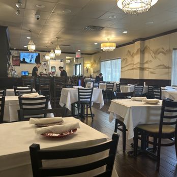 Thithi's Restaurant - Seating area - Thai Near Me - Evergreen Park, Illinois Thithi's Restaurant - Seating area - Thai Near Me - Evergreen Park, Illinois