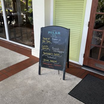 Hemingway's Tavern - New American Near Me - Melbourne, Florida