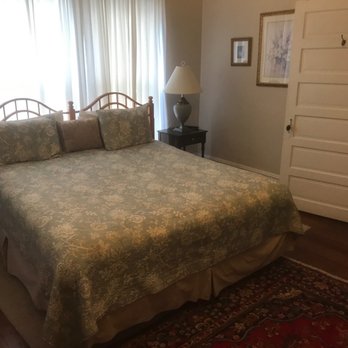 Oak Manor Inn - King room  # 2 I believe - Bed & Breakfast Near Me - Hartsville, South Carolina