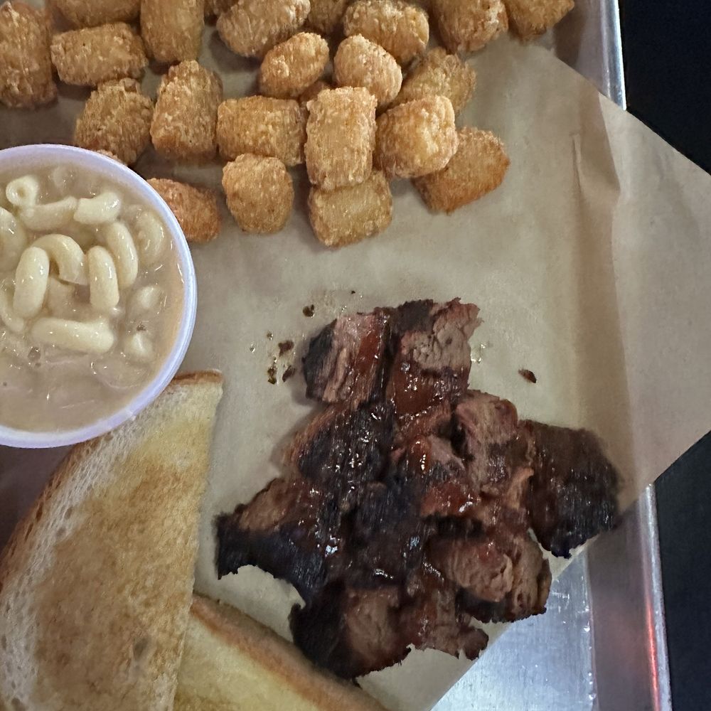 ShortE's BBQ - Mac and Cheese and Seasoned Tater Tots - Barbeque Near Me - Johnston, Iowa ShortE's BBQ - Mac and Cheese and Seasoned Tater Tots - Barbeque Near Me - Johnston, Iowa