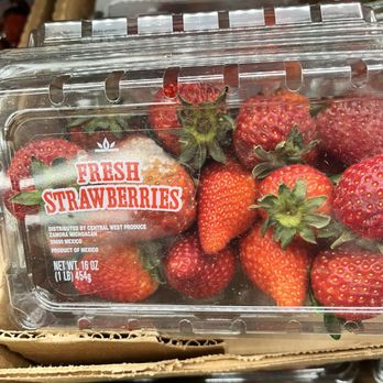 ALDI - Not so fresh looking strawberries in this container... - Grocery Near Me - Summerville, South Carolina ALDI - Not so fresh looking strawberries in this container... - Grocery Near Me - Summerville, South Carolina