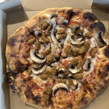 Nomads Pizza - Mushroom and sausage pizza - Food Trucks Near Me - Prineville, Oregon Nomads Pizza - Mushroom and sausage pizza - Food Trucks Near Me - Prineville, Oregon