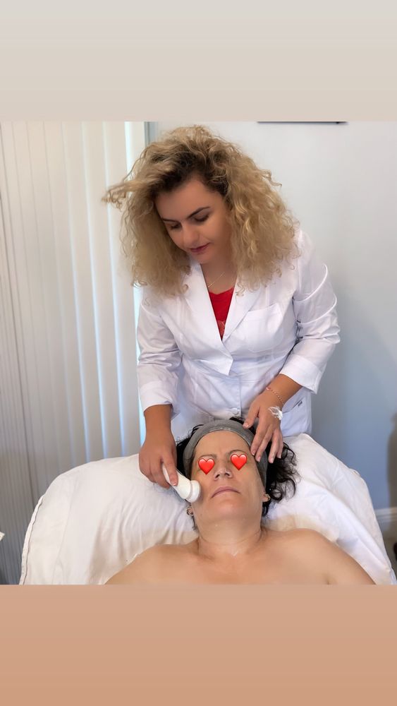 Luxury Skin Care By Greta Logo