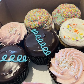 Designer Desserts - Cupcakes purchased - Bakeries Near Me - Valparaiso, Indiana