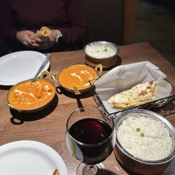 Saffron Circle - BUTTER CHICKEN TIKKA MASALA Garlic Cheese Naan - Indian Near Me - Riverton, Utah