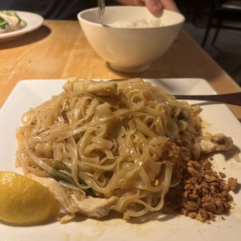 Le Basil - Pad Thai - Thai Near Me - Palm Desert, California