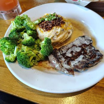 Chili's - Streak with mashed potatoes and broccoli - Tex-Mex Near Me - Diamond Bar, California Chili's - Streak with mashed potatoes and broccoli - Tex-Mex Near Me - Diamond Bar, California
