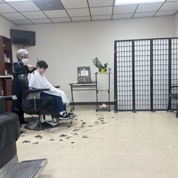 Touhy Barbers - Inside