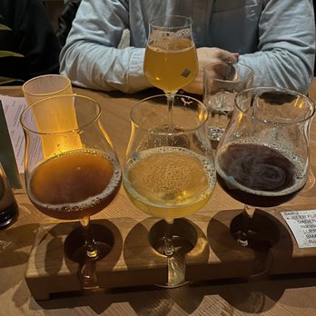 The Magnet - Beer flight - Beer Bar Near Me - Vancouver, British Columbia