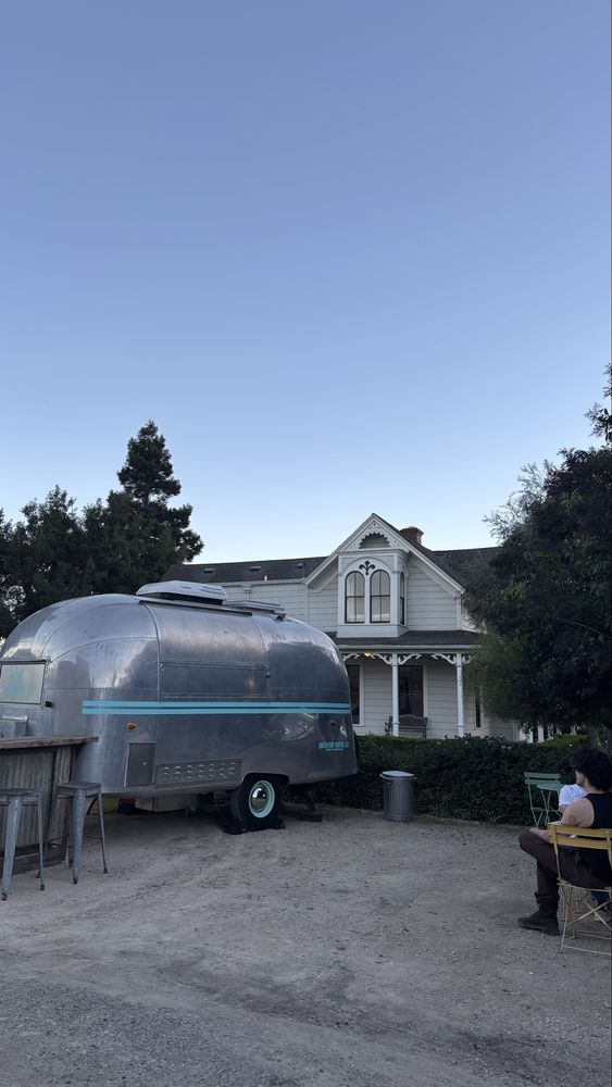 Queen Cup Coffee Logo